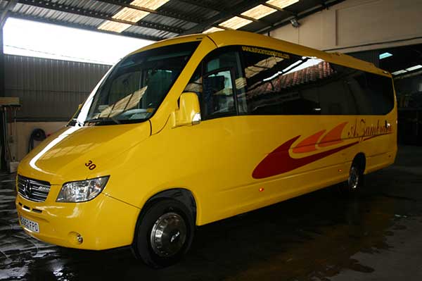 autocares-zambrano-microbus-25-a-30-plazas-cadiz-0